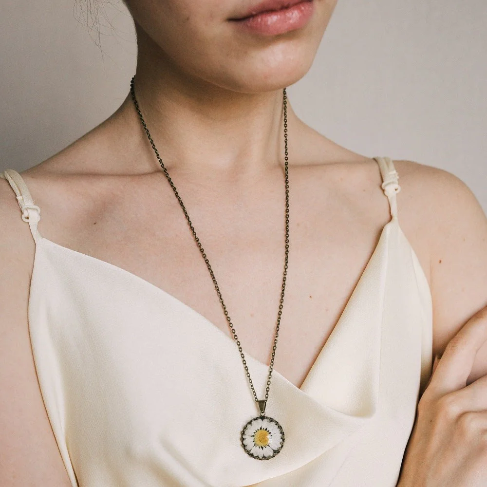 Botanical Dreamer Daisy Necklace - Image 2