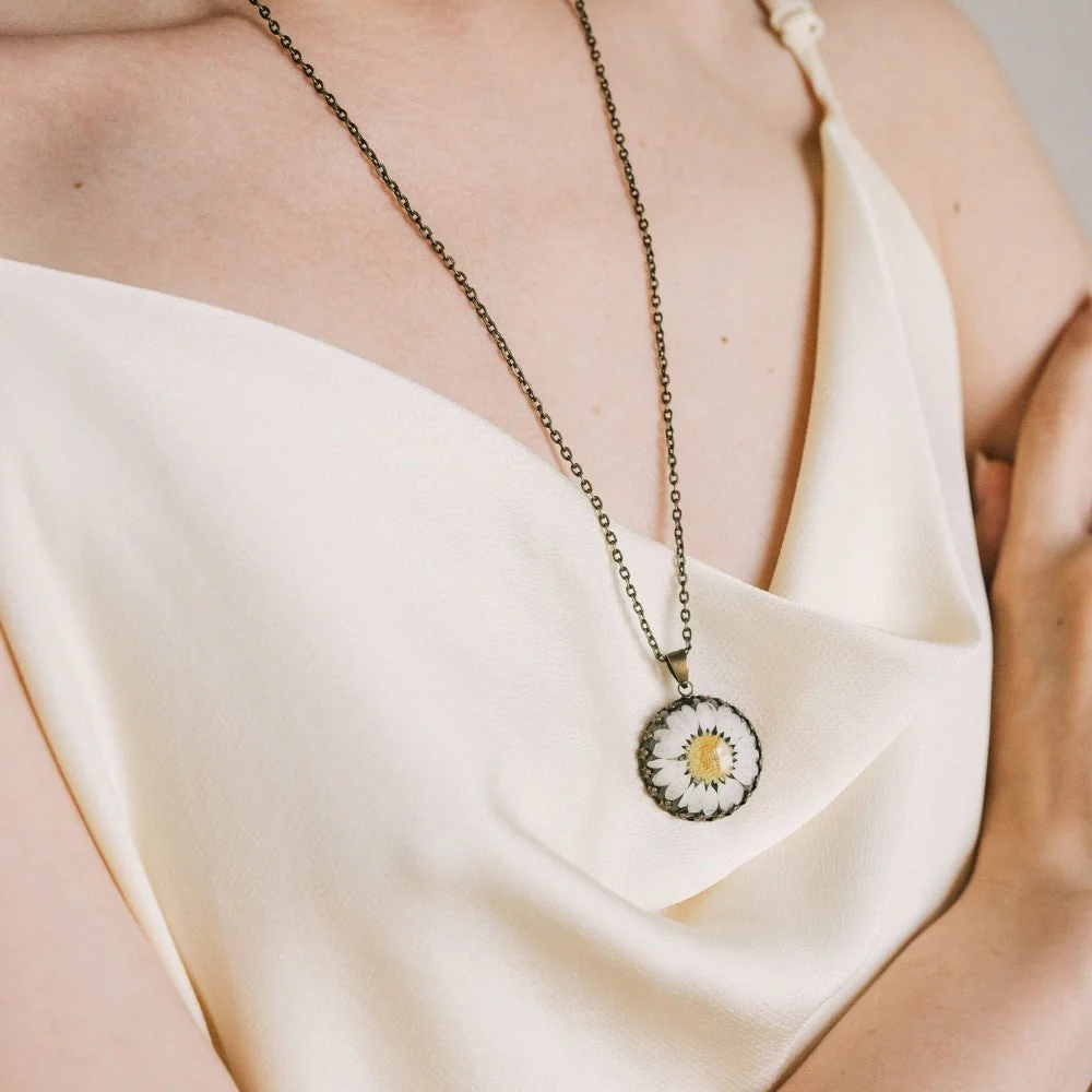 Botanical Dreamer Daisy Necklace - Image 3