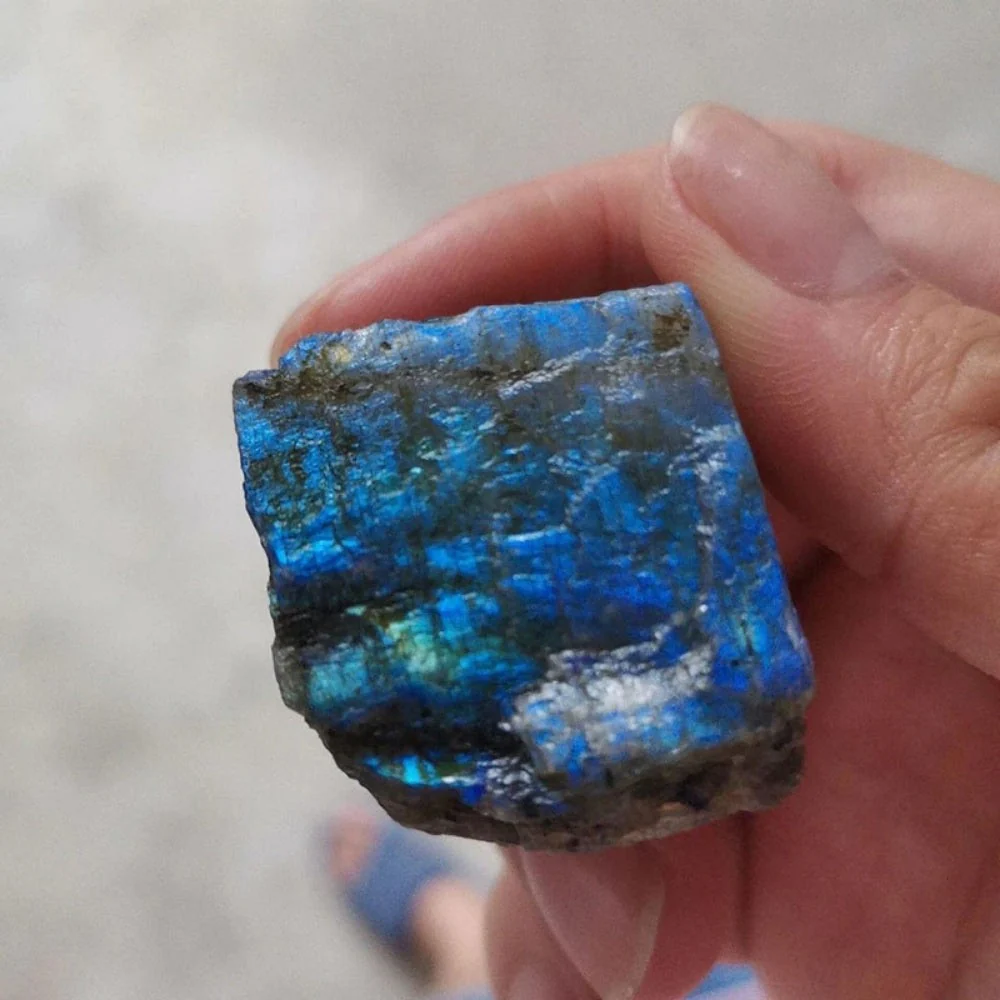 Natural Raw Labradorite Stones - Image 4
