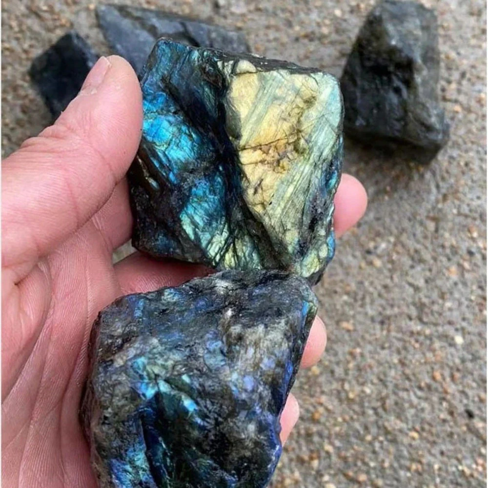 Natural Raw Labradorite Stones - Image 5