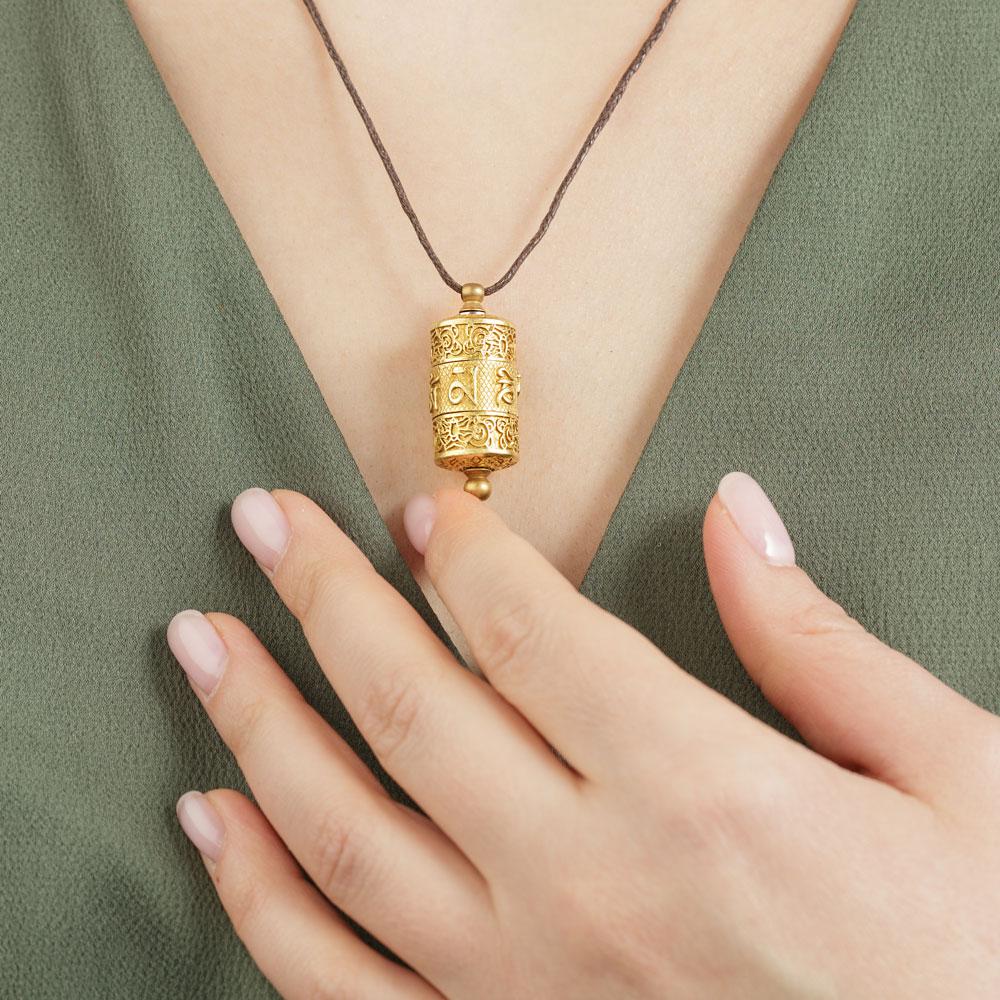 Spinning Mani Wheel Necklace - Image 3